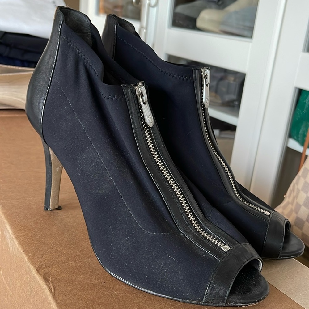 Adrienne Vittadini peep toe zip up booties